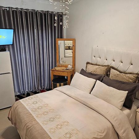 Rjs Guesthouse Дурбан Экстерьер фото