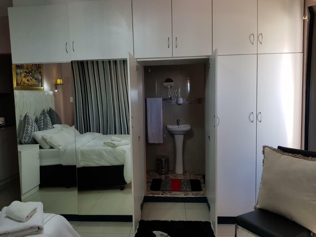 Rjs Guesthouse Дурбан Экстерьер фото