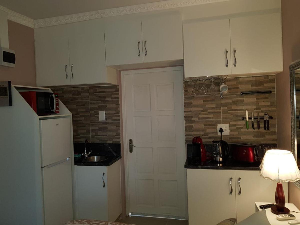 Rjs Guesthouse Дурбан Экстерьер фото